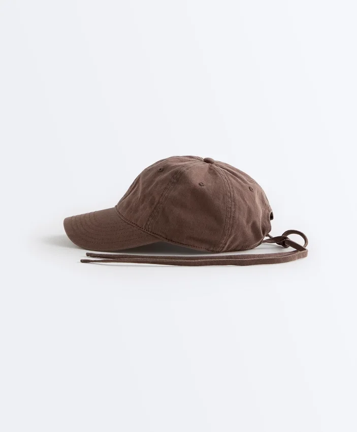 Kappe im Washed-Look aus 100 % Baumwolle mit Bindeband Kappe im Washed-Look aus 100 % Baumwolle mit Bindeband