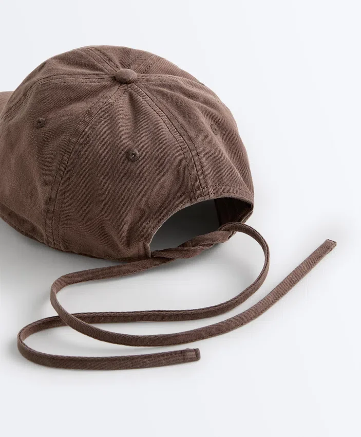 Kappe im Washed-Look aus 100 % Baumwolle mit Bindeband Kappe im Washed-Look aus 100 % Baumwolle mit Bindeband