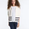 Kapuzenjacke aus gewelltem Strick Kapuzenjacke aus gewelltem Strick