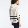 Kapuzenjacke aus gewelltem Strick Kapuzenjacke aus gewelltem Strick