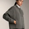 Kapuzenjacke mit Rippdetails aus gebürstetem Modal Kapuzenjacke mit Rippdetails aus gebürstetem Modal