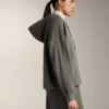 Kapuzenjacke mit Rippdetails aus gebürstetem Modal Kapuzenjacke mit Rippdetails aus gebürstetem Modal