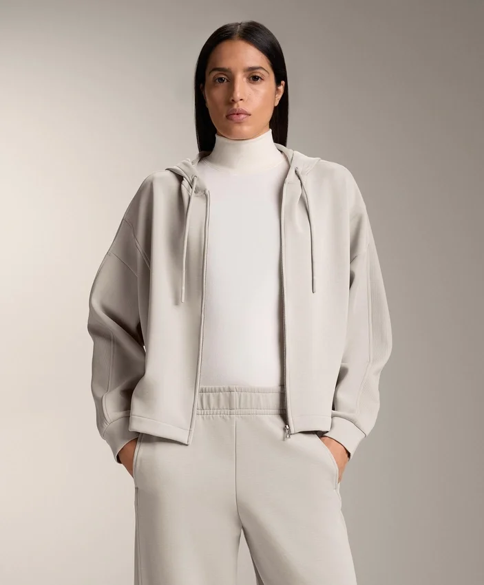 Kapuzenjacke mit Rippdetails aus gebürstetem Modal Kapuzenjacke mit Rippdetails aus gebürstetem Modal