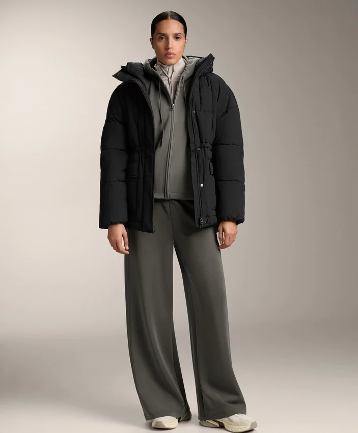 Kapuzenjacke mit Rippdetails aus gebürstetem Modal Kapuzenjacke mit Rippdetails aus gebürstetem Modal