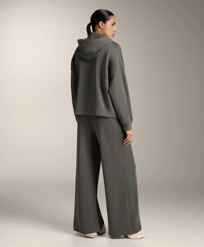 Kapuzenjacke mit Rippdetails aus gebürstetem Modal Kapuzenjacke mit Rippdetails aus gebürstetem Modal