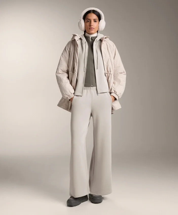 Kapuzenjacke mit Rippdetails aus gebürstetem Modal Kapuzenjacke mit Rippdetails aus gebürstetem Modal