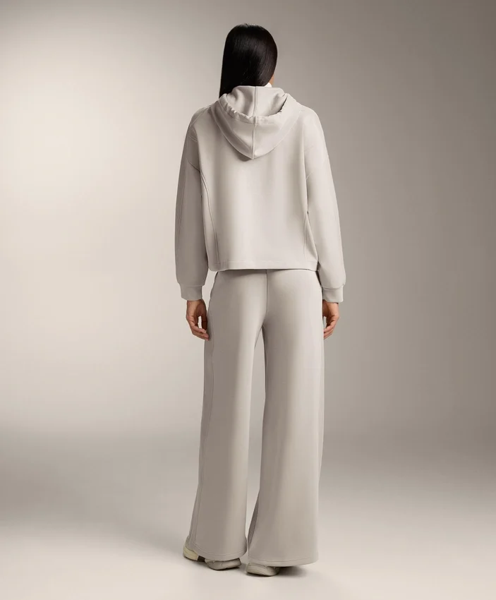 Kapuzenjacke mit Rippdetails aus gebürstetem Modal Kapuzenjacke mit Rippdetails aus gebürstetem Modal