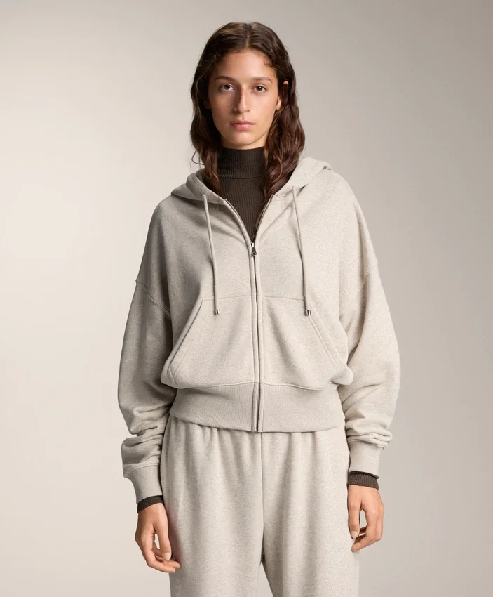 Kapuzenjacke mit weiten Ärmeln aus Baumwolle Kapuzenjacke mit weiten Ärmeln aus Baumwolle