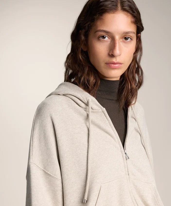 Kapuzenjacke mit weiten Ärmeln aus Baumwolle Kapuzenjacke mit weiten Ärmeln aus Baumwolle