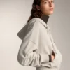 Kapuzenjacke mit weiten Ärmeln aus Baumwolle Kapuzenjacke mit weiten Ärmeln aus Baumwolle
