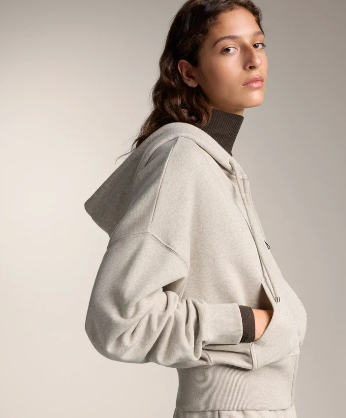 Kapuzenjacke mit weiten Ärmeln aus Baumwolle Kapuzenjacke mit weiten Ärmeln aus Baumwolle