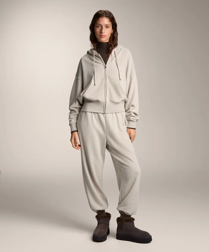 Kapuzenjacke mit weiten Ärmeln aus Baumwolle Kapuzenjacke mit weiten Ärmeln aus Baumwolle