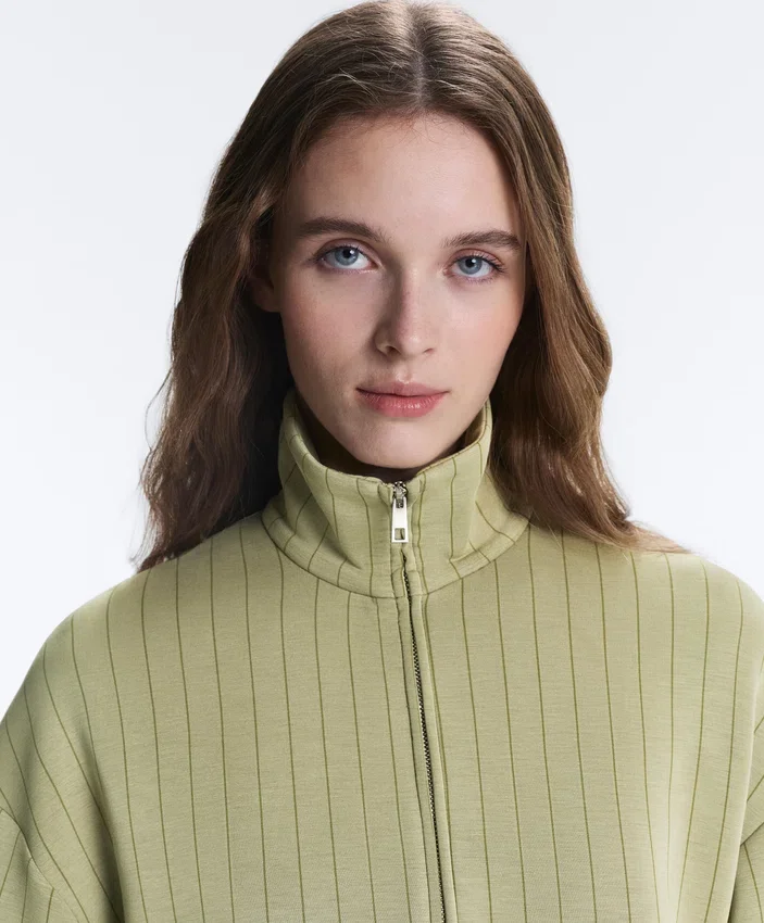 Kastenförmige Cape-Jacke aus Soft Touch-Modal mit Nadelstreifen Kastenförmige Cape-Jacke aus Soft Touch-Modal mit Nadelstreifen