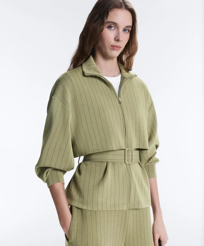 Kastenförmige Cape-Jacke aus Soft Touch-Modal mit Nadelstreifen Kastenförmige Cape-Jacke aus Soft Touch-Modal mit Nadelstreifen