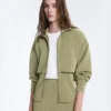 Kastenförmige Cape-Jacke aus Soft Touch-Modal mit Nadelstreifen Kastenförmige Cape-Jacke aus Soft Touch-Modal mit Nadelstreifen