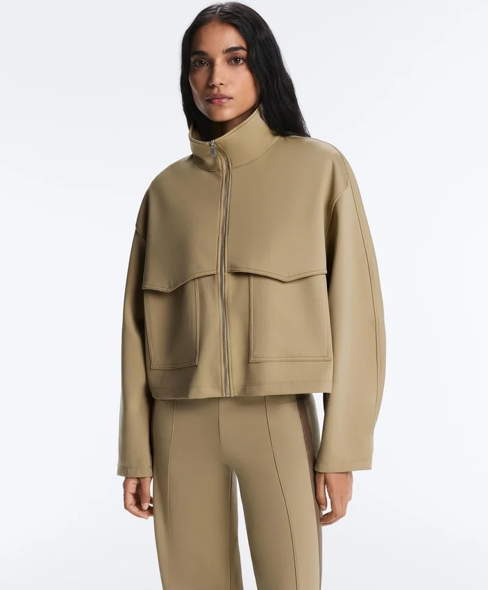 Kastenförmige Jacke im Neopren-Look Kastenförmige Jacke im Neopren-Look