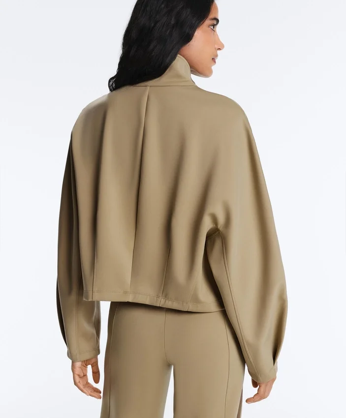 Kastenförmige Jacke im Neopren-Look Kastenförmige Jacke im Neopren-Look