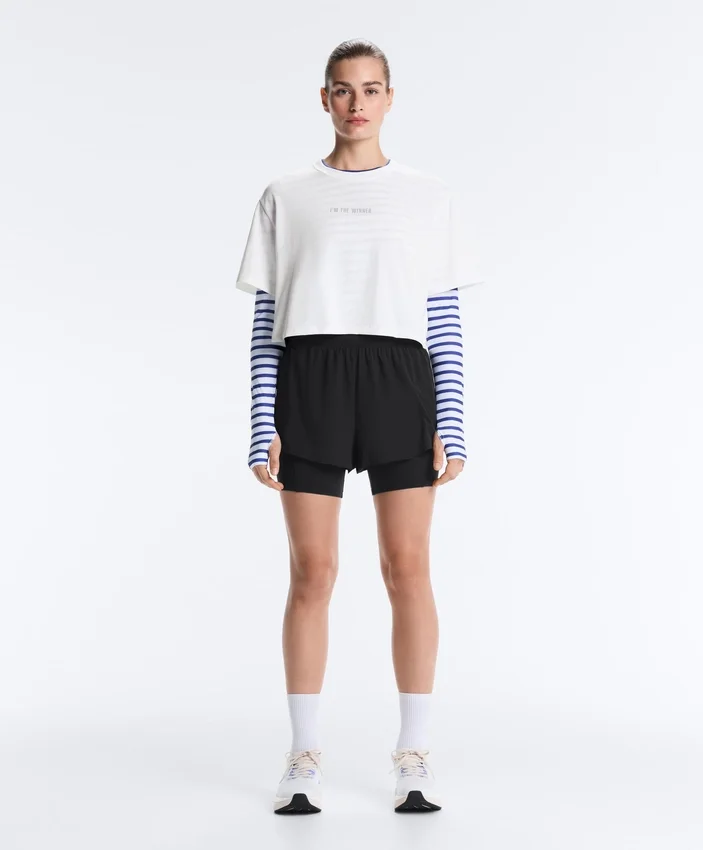 Kastenförmiges, kurzes T-Shirt aus Baumwollmischung mit Aufdruck Kastenförmiges, kurzes T-Shirt aus Baumwollmischung mit Aufdruck