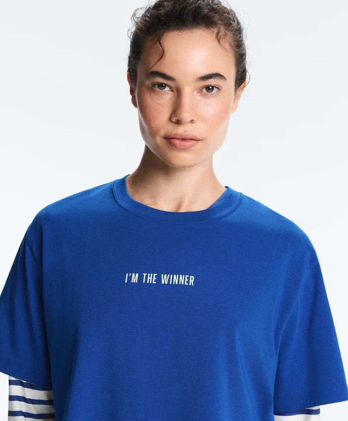 Kastenförmiges, kurzes T-Shirt aus Baumwollmischung mit Aufdruck Kastenförmiges, kurzes T-Shirt aus Baumwollmischung mit Aufdruck