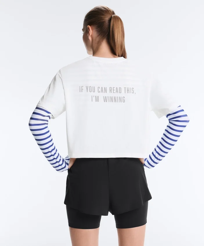 Kastenförmiges, kurzes T-Shirt aus Baumwollmischung mit Aufdruck Kastenförmiges, kurzes T-Shirt aus Baumwollmischung mit Aufdruck