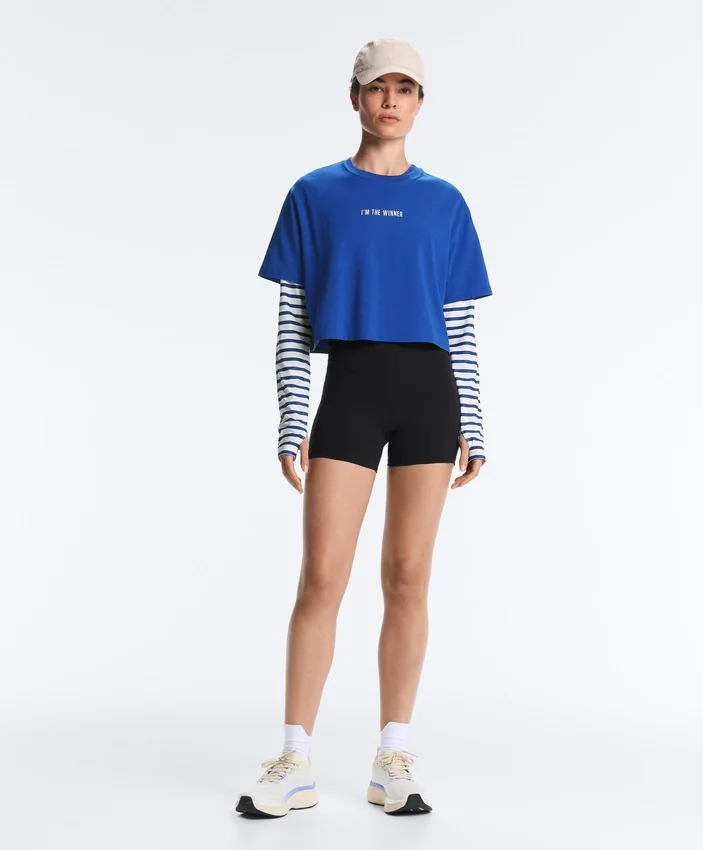 Kastenförmiges, kurzes T-Shirt aus Baumwollmischung mit Aufdruck Kastenförmiges, kurzes T-Shirt aus Baumwollmischung mit Aufdruck
