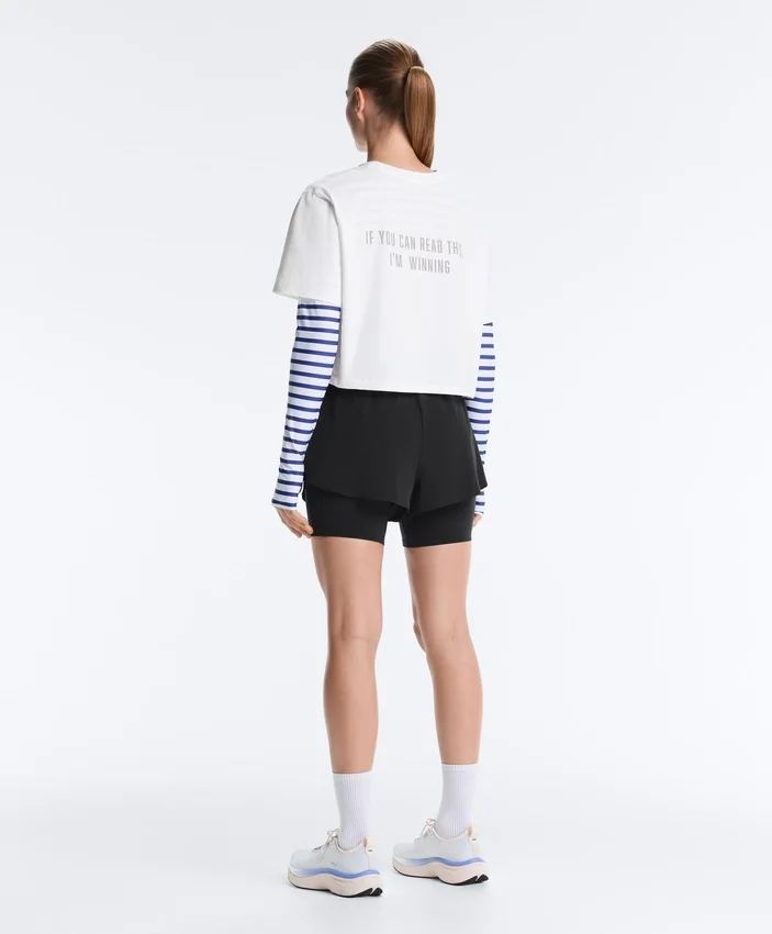 Kastenförmiges, kurzes T-Shirt aus Baumwollmischung mit Aufdruck Kastenförmiges, kurzes T-Shirt aus Baumwollmischung mit Aufdruck