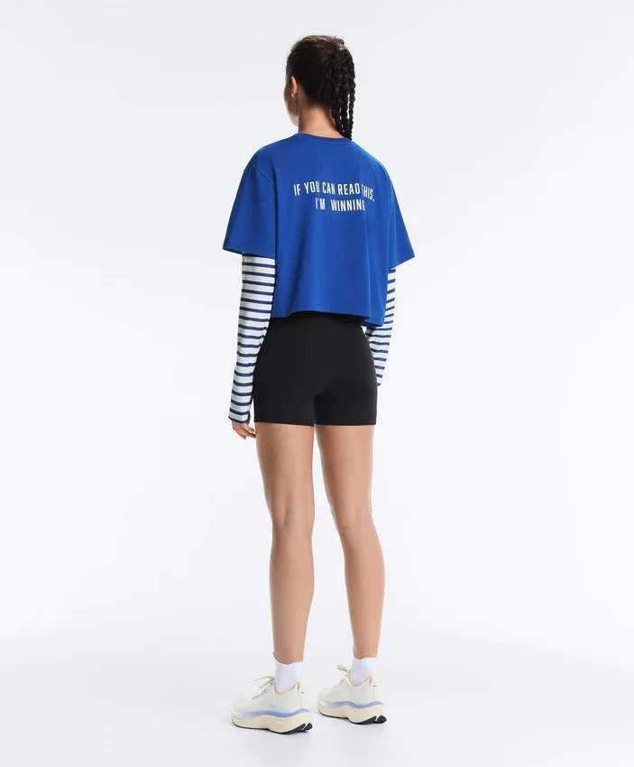 Kastenförmiges, kurzes T-Shirt aus Baumwollmischung mit Aufdruck Kastenförmiges, kurzes T-Shirt aus Baumwollmischung mit Aufdruck