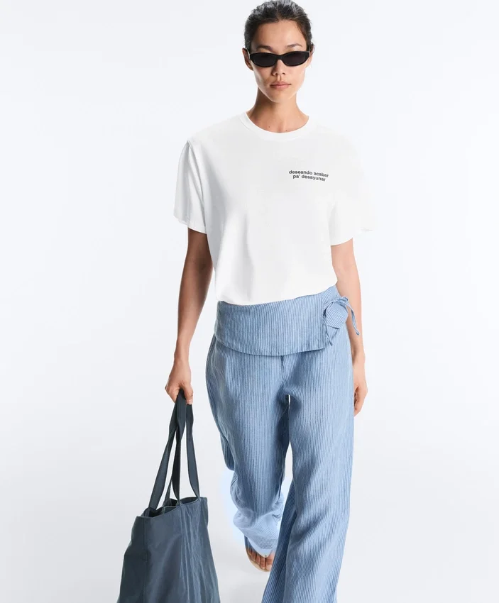Kastenförmiges T-Shirt aus Baumwollmischung mit Slogan Kastenförmiges T-Shirt aus Baumwollmischung mit Slogan