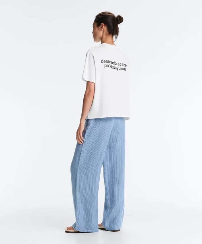 Kastenförmiges T-Shirt aus Baumwollmischung mit Slogan Kastenförmiges T-Shirt aus Baumwollmischung mit Slogan