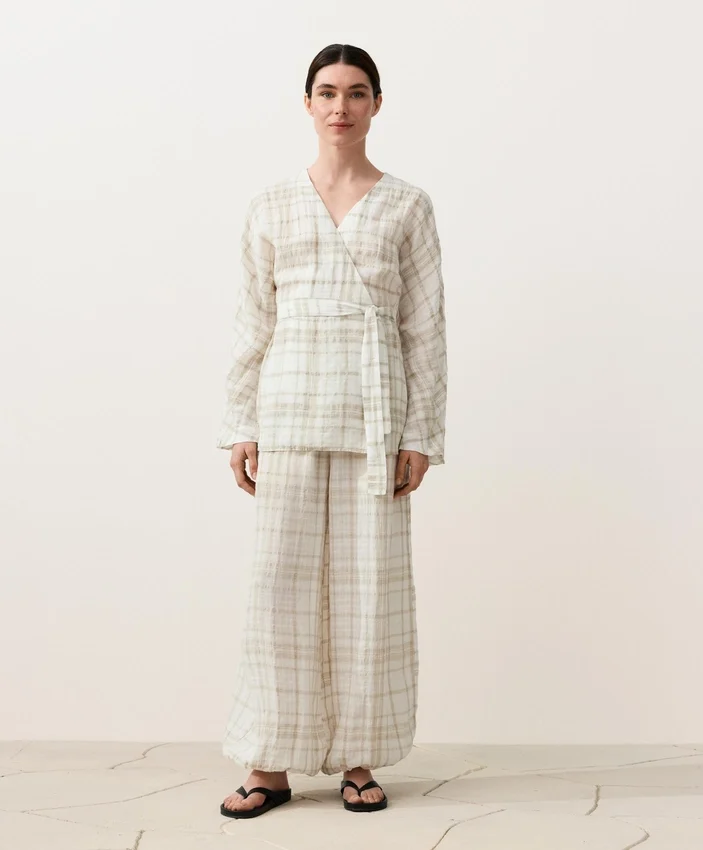 Kimono-Hemd aus einer Mischung aus Leinen und Lyocell mit Karomuster Kimono-Hemd aus einer Mischung aus Leinen und Lyocell mit Karomuster