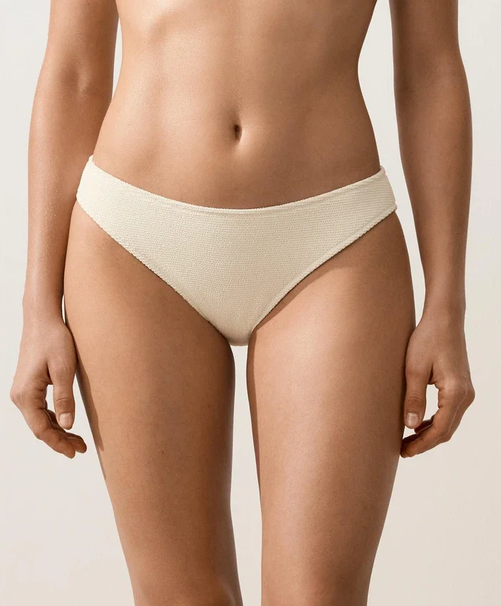 Klassische Bikini-Slips aus Crinkle-Stoff Klassische Bikini-Slips aus Crinkle-Stoff
