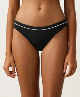 Klassische Bikinis mit Paspelierung