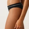 Klassische Bikinis mit Paspelierung Klassische Bikinis mit Paspelierung