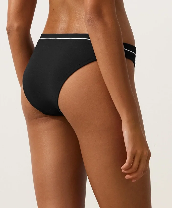 Klassische Bikinis mit Paspelierung Klassische Bikinis mit Paspelierung