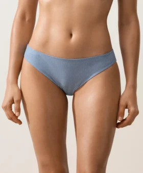 Klassische Bikinis mit Streifenmuster