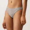 Klassische Bikinis mit Streifenmuster Klassische Bikinis mit Streifenmuster