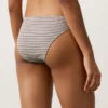 Klassische Bikinis mit Streifenmuster Klassische Bikinis mit Streifenmuster