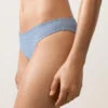 Klassische Bikinis mit Streifenmuster Klassische Bikinis mit Streifenmuster