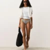 Klassische Bikinis mit Streifenmuster Klassische Bikinis mit Streifenmuster