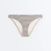 Klassische Bikinis mit Streifenmuster Klassische Bikinis mit Streifenmuster