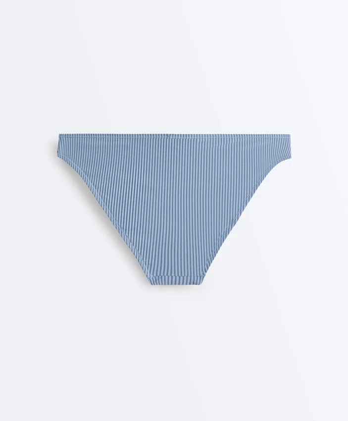 Klassische Bikinis mit Streifenmuster Klassische Bikinis mit Streifenmuster