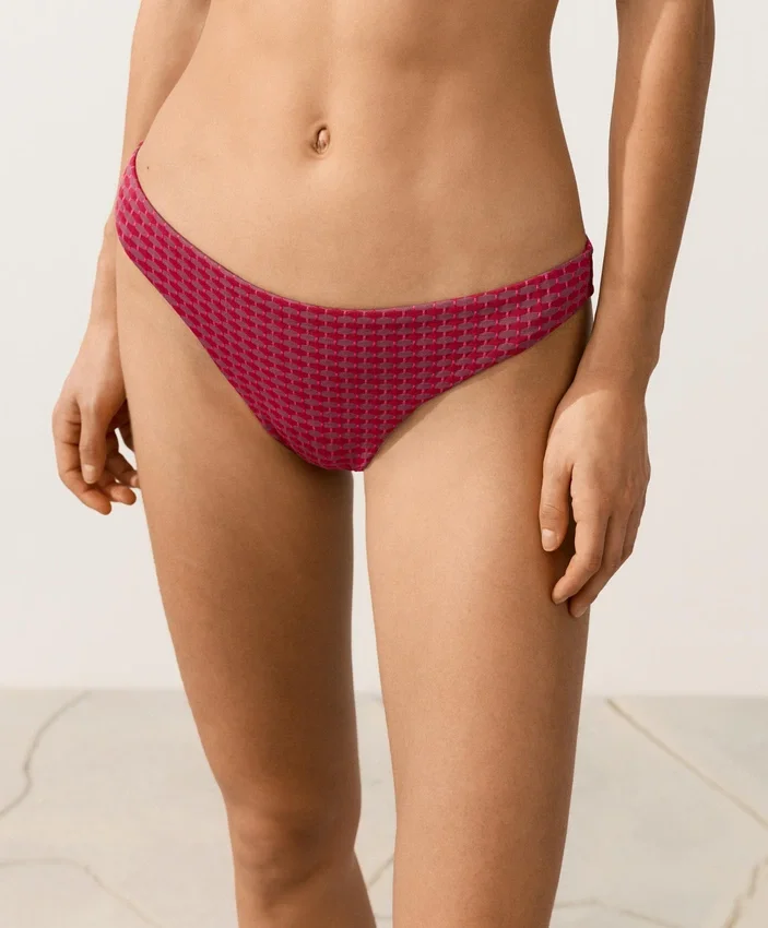 Klassische Bikinis-Slips aus geometrischem Jacquard Klassische Bikinis-Slips aus geometrischem Jacquard