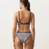 Klassische Bikinislip-Slips mit strukturierten Streifen und Zierborten Klassische Bikinislip-Slips mit strukturierten Streifen und Zierborten
