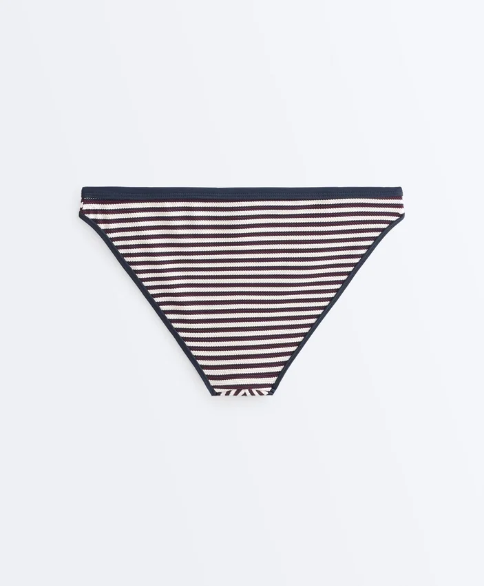 Klassische Bikinislip-Slips mit strukturierten Streifen und Zierborten Klassische Bikinislip-Slips mit strukturierten Streifen und Zierborten