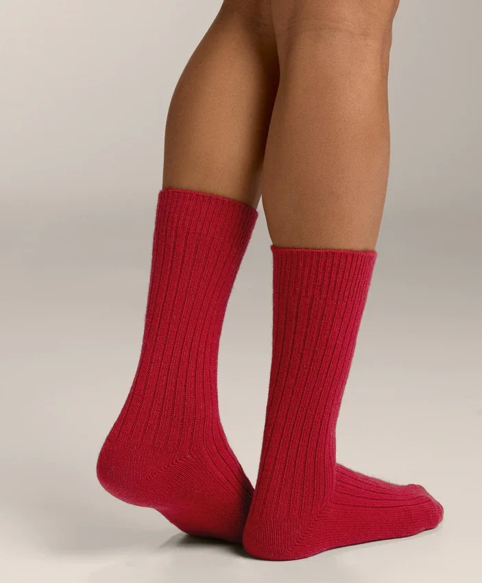 Klassische Socken 15 % Kaschmir 10 % Wolle Klassische Socken 15 % Kaschmir 10 % Wolle