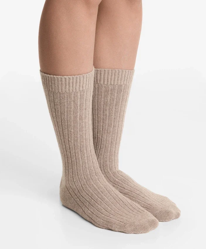 Klassische Socken 15 % Kaschmir 10 % Wolle Klassische Socken 15 % Kaschmir 10 % Wolle