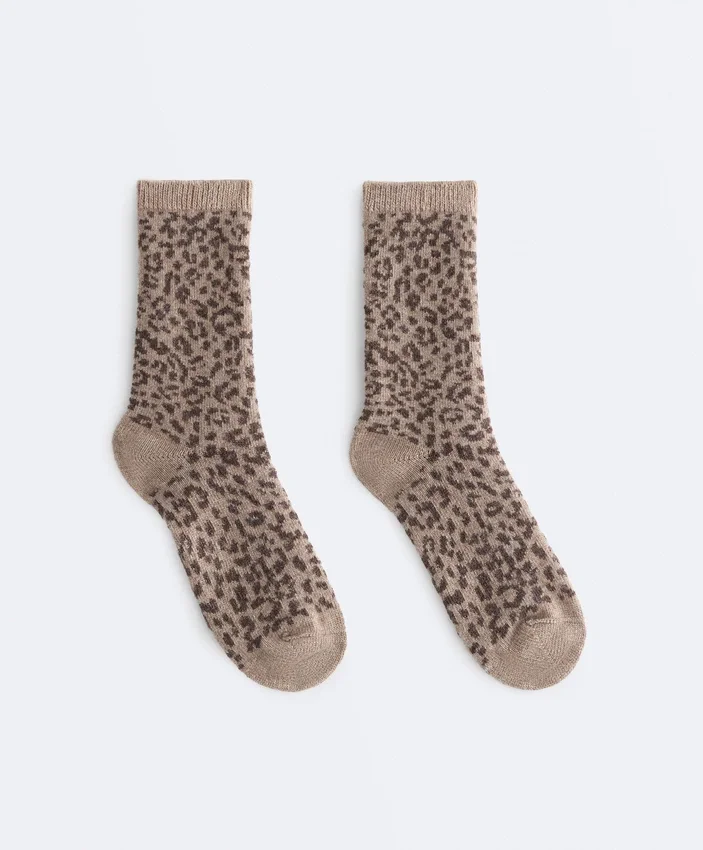 Klassische Socken aus 19 % Kaschmir und 12 % Wolle Klassische Socken aus 19 % Kaschmir und 12 % Wolle