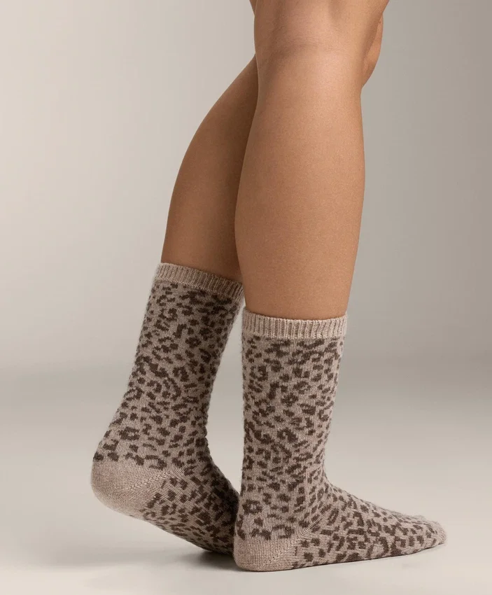 Klassische Socken aus 19 % Kaschmir und 12 % Wolle Klassische Socken aus 19 % Kaschmir und 12 % Wolle