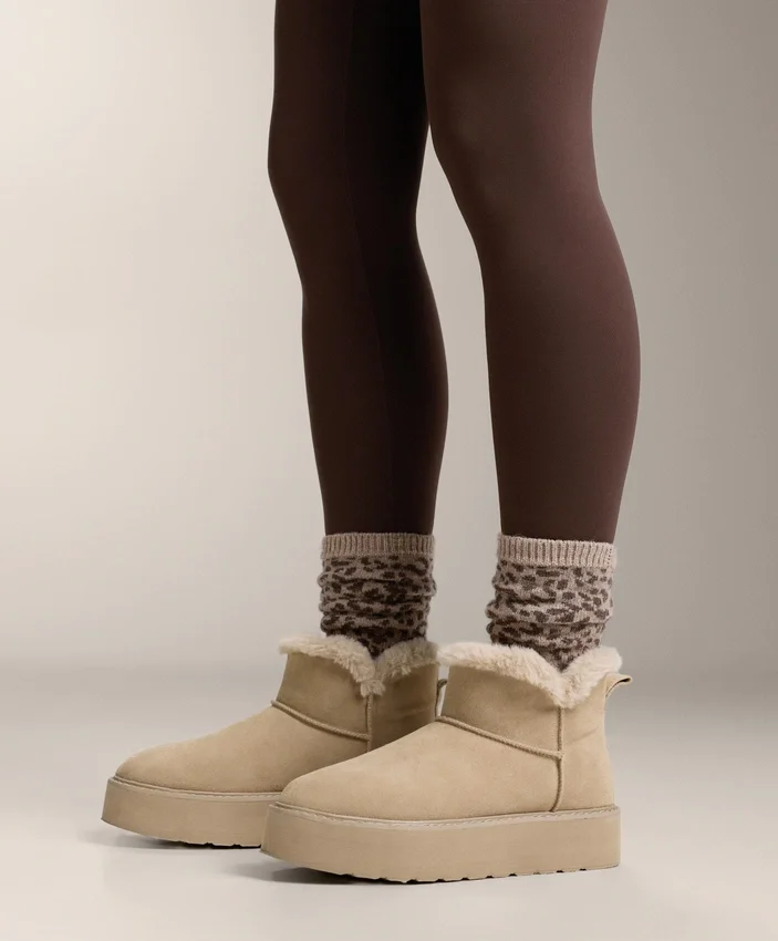 Klassische Socken aus 19 % Kaschmir und 12 % Wolle Klassische Socken aus 19 % Kaschmir und 12 % Wolle