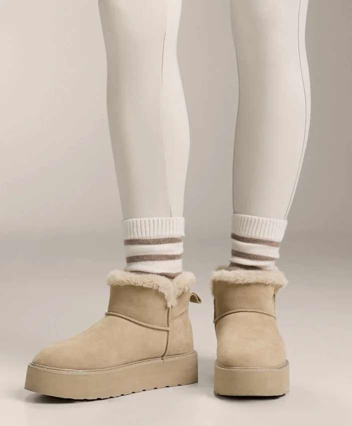 Klassische Socken aus 19 % Kaschmir und 12 % Wolle Klassische Socken aus 19 % Kaschmir und 12 % Wolle